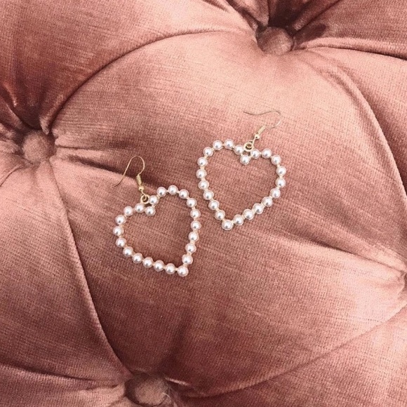 “Heart of Gold & Pearls” Trendy Cute Hoop Earring - Picture 4 of 11